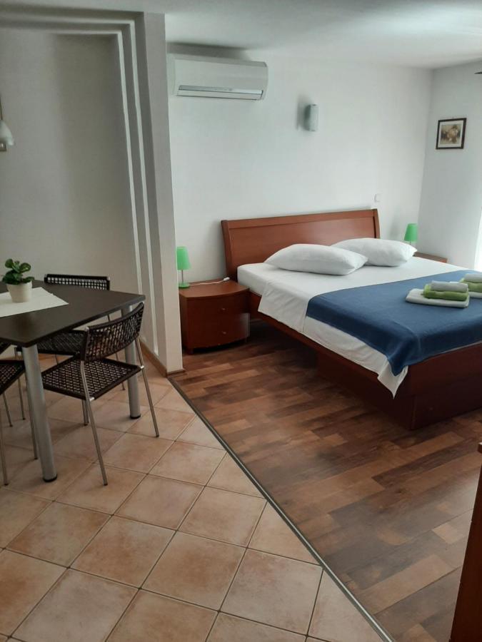 Old Town Cres Apartments Luaran gambar